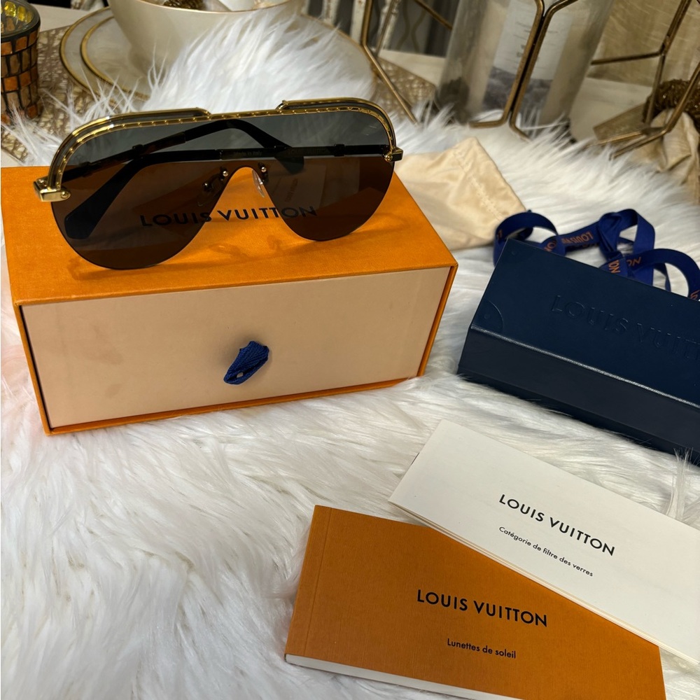 * RARE Louis Vuitton Gone Girl Aviator Sunglasses